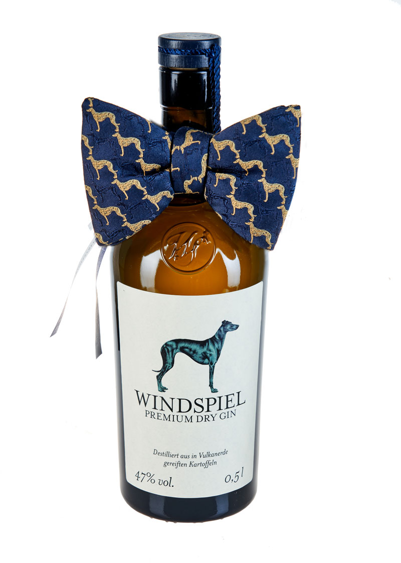 Windspiel & Auerbach Gentlemen Geschenkset Windspiel Premium Dry Gin 47% 0,5l + Schleife blau